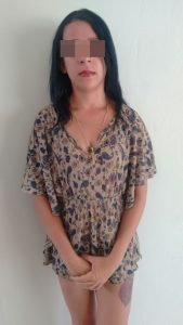 H.L.de M. C., 20, que estaria traficando drogas na praça central da cidade