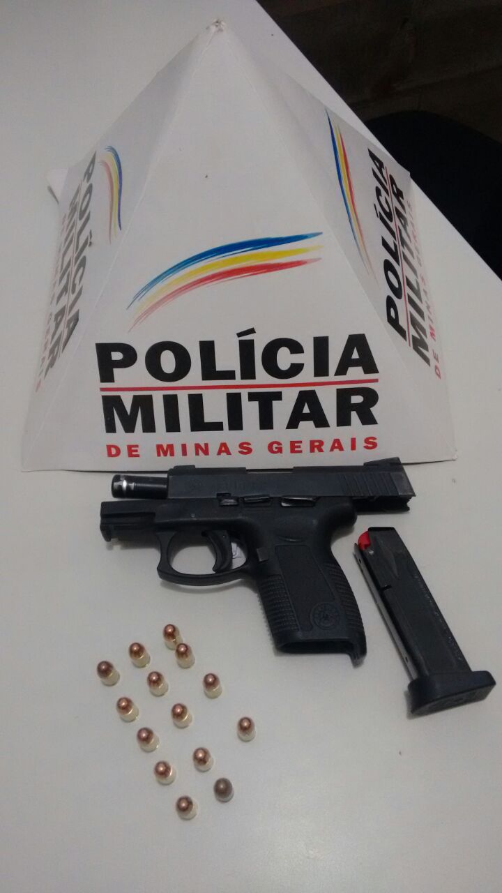 Homem é preso ao ser flagrado com pistola .380 no bairro Vila