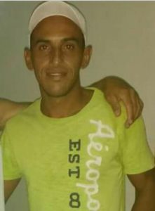 Adriano D. Silva, 37 - Levou duas facadas: uma no peito e outra na mão