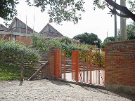 vista da entrada da Escola Estadual Polivalente, em Conselheiro Pena