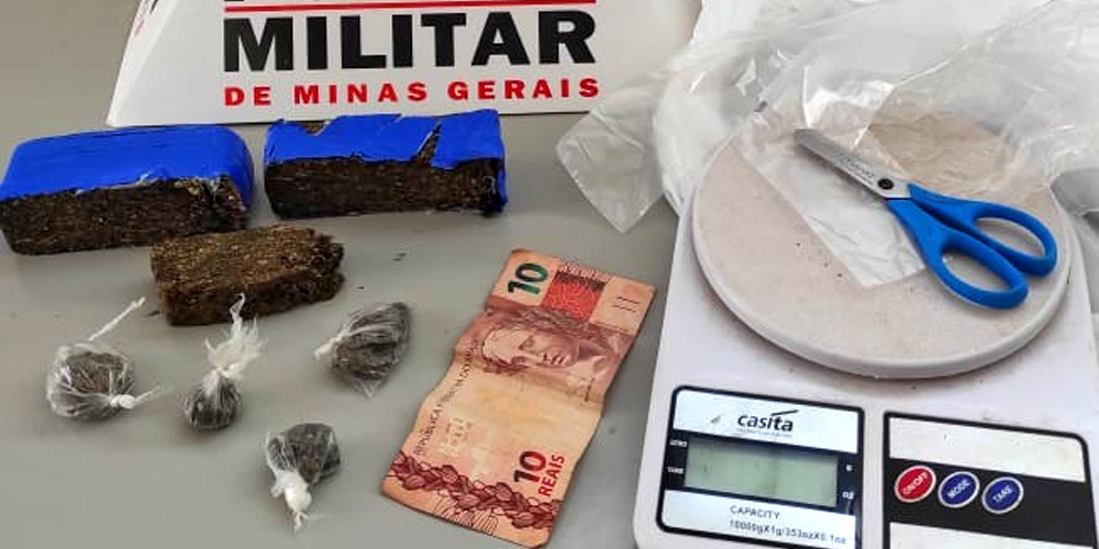 POLÍCIA MILITAR PRENDE DUPLA SUSPEITA DE TRÁFICO DE DROGAS