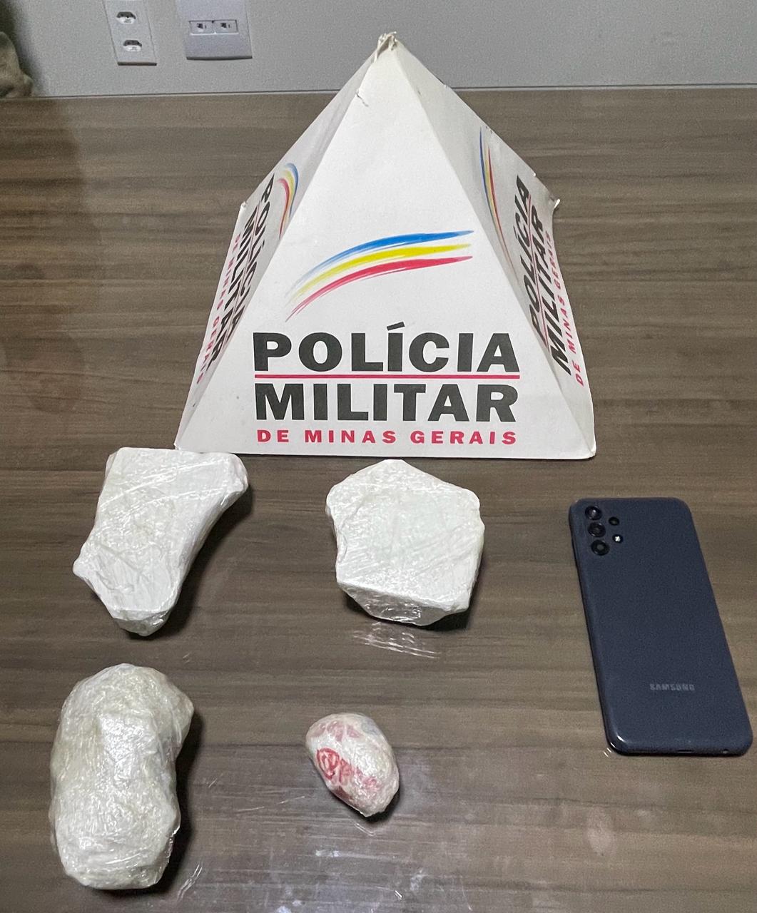 POLÍCIA MILITAR PRENDE TRAFICANTE EM BLITZ DE TRÂNSITO