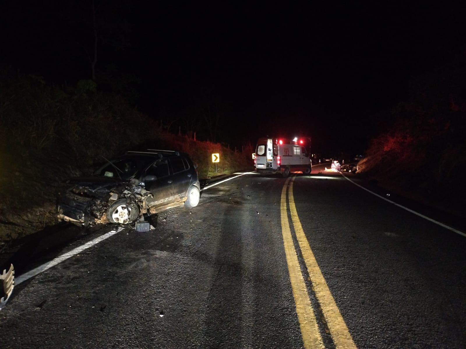 ACIDENTE GRAVE NA BR-259, EM RESPLENDOR: COLISÃO FRONTAL ENTRE CARRO E CAMINHÃO CAUSA FERIDOS E INTERDIÇÃO NA RODOVIA