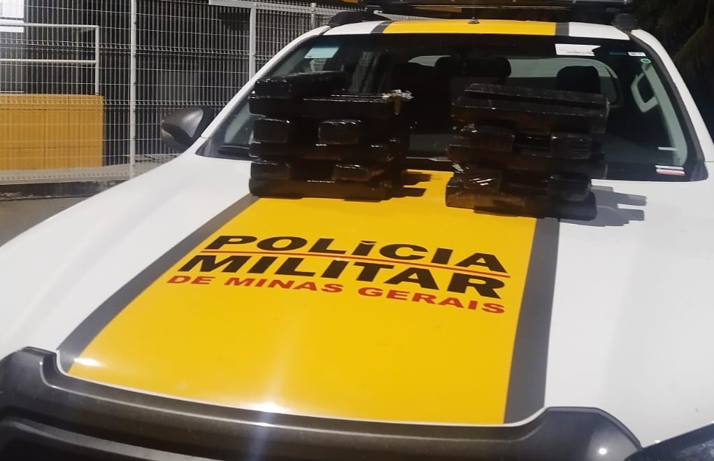 POLÍCIA MILITAR RODOVIÁRIA APREENDE 21 BARRAS DE MACONHA APÓS FUGA NA BR-259