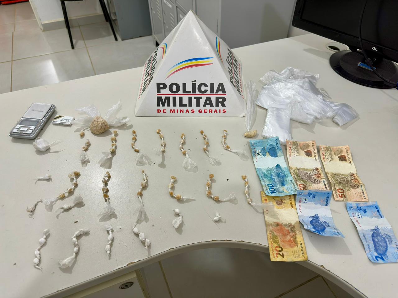 PM DE CUPARAQUE PRENDE SUSPEITO E APREENDE GRANDE QUANTIDADE DE DROGAS EM OPERAÇÃO CONTRA O TRÁFICO