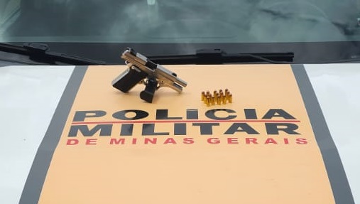 PM PRENDE HOMEM POR PORTE ILEGAL DE PISTOLA E MUNIÇÕES EM OPERAÇÃO NA RODOVIA