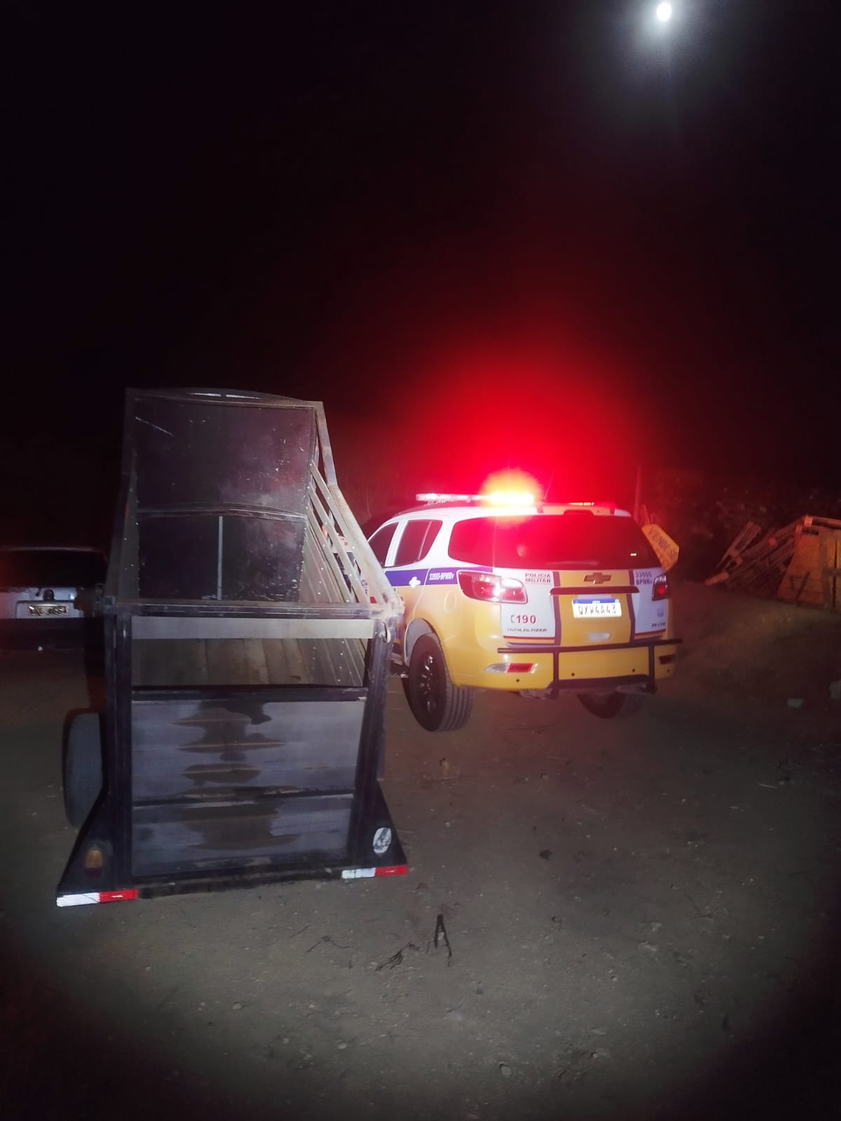 OPERAÇÃO RODOVIÁRIA NA BR-259 PRENDE DOIS E APREENDE TROLETE COM SINAIS DE IDENTIFICAÇÃO ADULTERADOS
