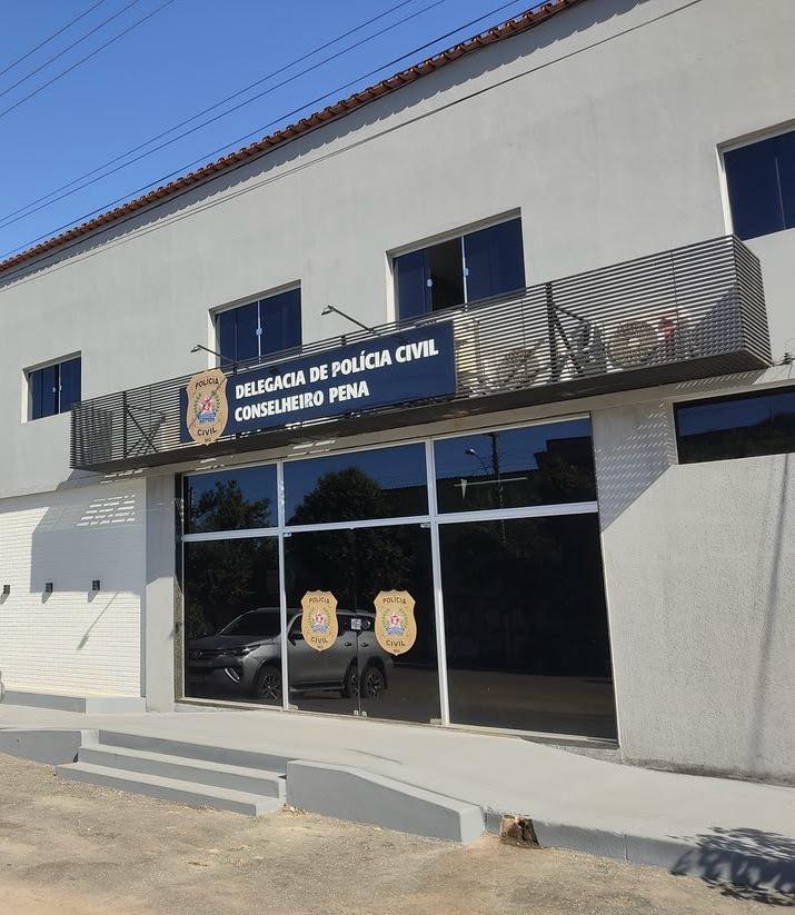 PCMG PRENDE HOMEM QUE AMEAÇOU JOGAR FILHO NOS TRILHOS APÓS DESCUMPRIR MEDIDA PROTETIVA