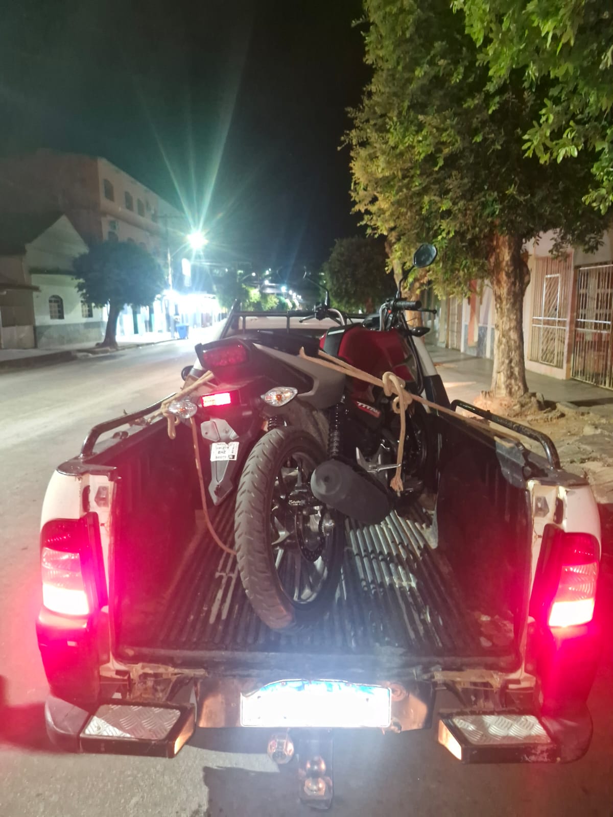 MOTOCICLETA APREENDIDA E CONDUTORA SEM HABILITAÇÃO EM OPERAÇÃO NO CENTRO DE CONSELHEIRO PENA