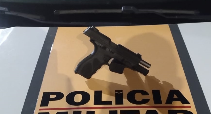 PMMG PRENDE CONDUTOR POR PORTE ILEGAL DE ARMA DE FOGO DURANTE ABORDAGEM NA BR-259