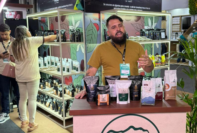 CONSELHEIRO PENA FAZ ESTREIA HISTÓRICA NA SEMANA INTERNACIONAL DO CAFÉ COM FOCO NO “TERROIR DE GIGANTES”