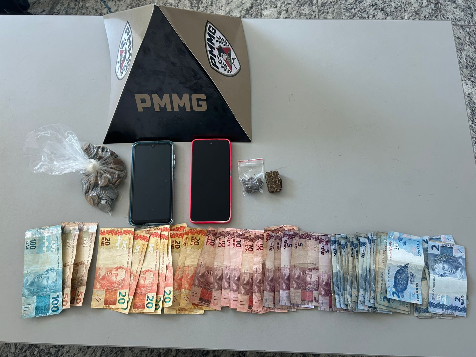 OPERAÇÃO DA PM PRENDE HOMEM POR TRÁFICO, DESOBEDIÊNCIA E RESISTÊNCIA NO CENTRO OPERAÇÃO DA PM PRENDE HOMEM POR TRÁFICO, DESOBEDIÊNCIA E RESISTÊNCIA NO CENTRO