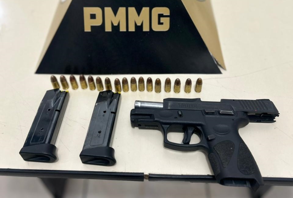 HOMEM É PRESO PELA POLÍCIA MILITAR APÓS EFETUAR DISPAROS EM VIA PÚBLICA E TENTAR FUGIR PARA FESTA