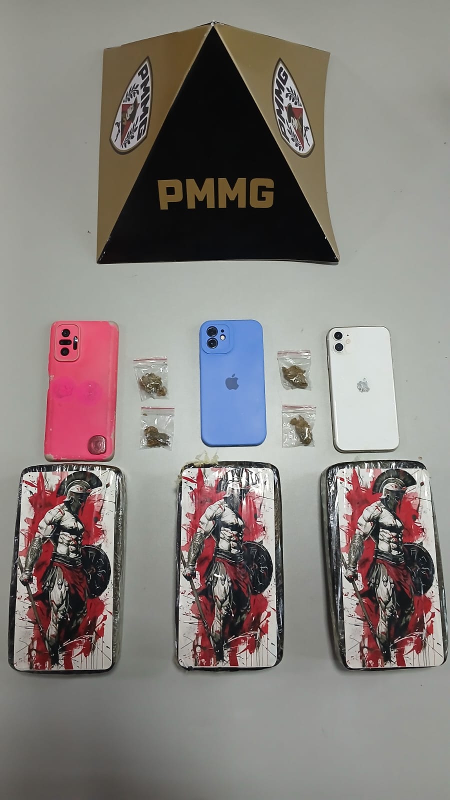 POLÍCIA PRENDE, JUSTIÇA SOLTA? COM 3 KG DE CRACK APREENDIDOS, PREOCUPAÇÃO COM O TRÁFICO AUMENTA NA REGIÃO POLÍCIA PRENDE, JUSTIÇA SOLTA? COM 3 KG DE CRACK APREENDIDOS, PREOCUPAÇÃO COM O TRÁFICO AUMENTA NA REGIÃO