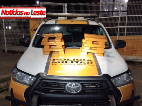 ABORDAGEM DE ROTINA TERMINA COM 23 BARRAS DE DROGA APREENDIDAS.