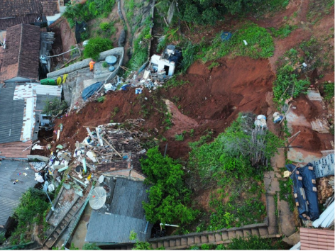 SOTERRAMENTO ATINGE RESIDÊNCIAS DURANTE A MADRUGADA E DEIXA TRÊS MORTOS