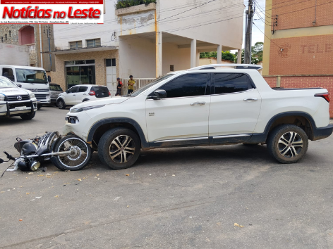 ACIDENTE ENTRE MOTO E CAMINHONETE MOBILIZA POLÍCIA MILITAR.