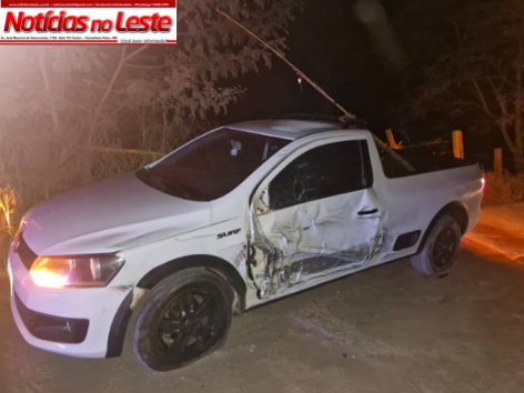 MOTORISTA COM SINAIS DE EMBRIAGUEZ SE ENVOLVE EM ACIDENTE SOBRE PONTE ESTREITA.