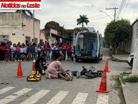 SIMULAÇÃO DE ACIDENTE COM ADOLESCENTES CHAMA ATENÇÃO DURANTE AÇÃO DO MAIO AMARELO.