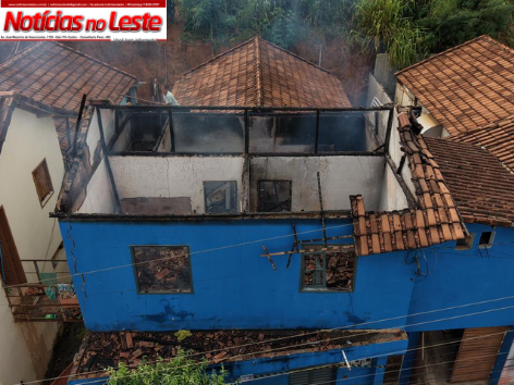 CASA INCENDIADA EM CASO DE VIOLÊNCIA DOMÉSTICA MOBILIZA POLÍCIA E BOMBEIROS.