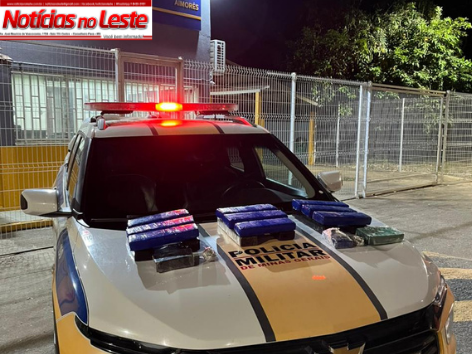 SUSPEITO FOGE DURANTE ABORDAGEM, AGRIDE POLICIAIS E É PRESO COM GRANDE QUANTIDADE DE DROGAS.