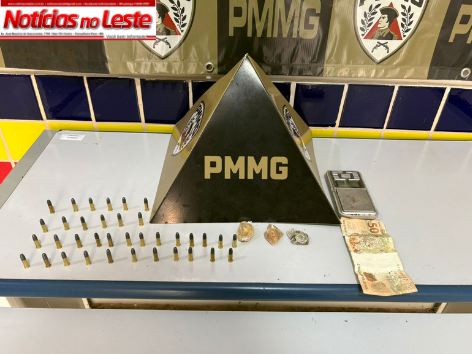 SUSPEITO FOGE AO PERCEBER A CHEGADA DA POLÍCIA E DEIXA DOCUMENTO PARA TRÁS. SUSPEITO FOGE AO PERCEBER A CHEGADA DA POLÍCIA E DEIXA DOCUMENTO PARA TRÁS.