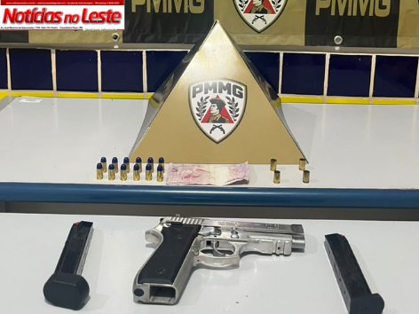 DENÚNCIA DE TIROS TERMINA COM APREENSÃO DE ARMA E VEÍCULO REMOVIDO.