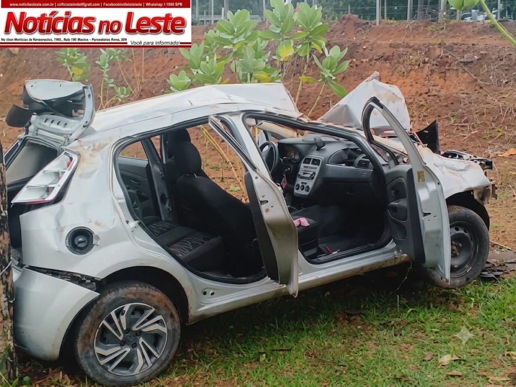 MOTORISTA PERDE O CONTROLE E VEÍCULO CAPOTA ÀS MARGENS DE RODOVIA.